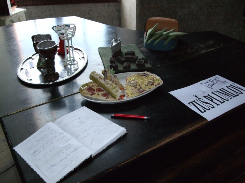 Výstavka jídla a kniha pro hosty - z připravované expozice
