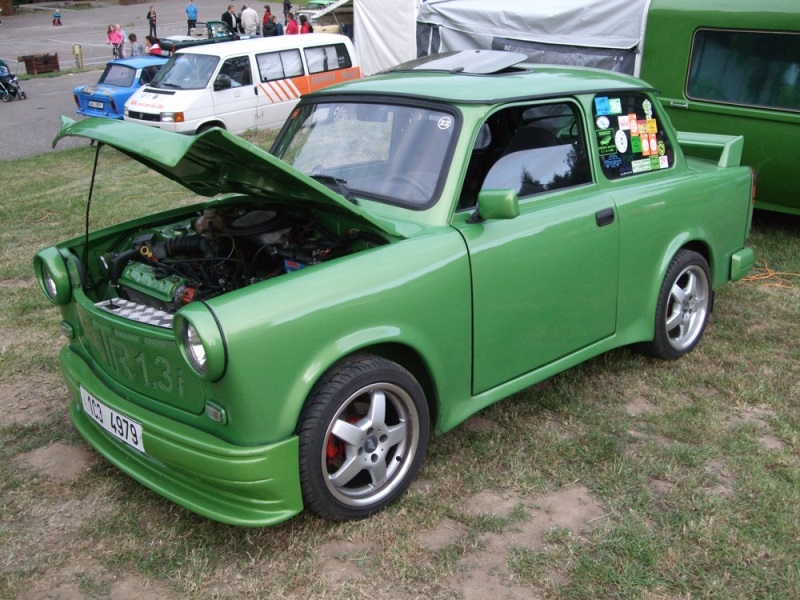 Trabant 15 - i s přívěsem a ve stejné barvě