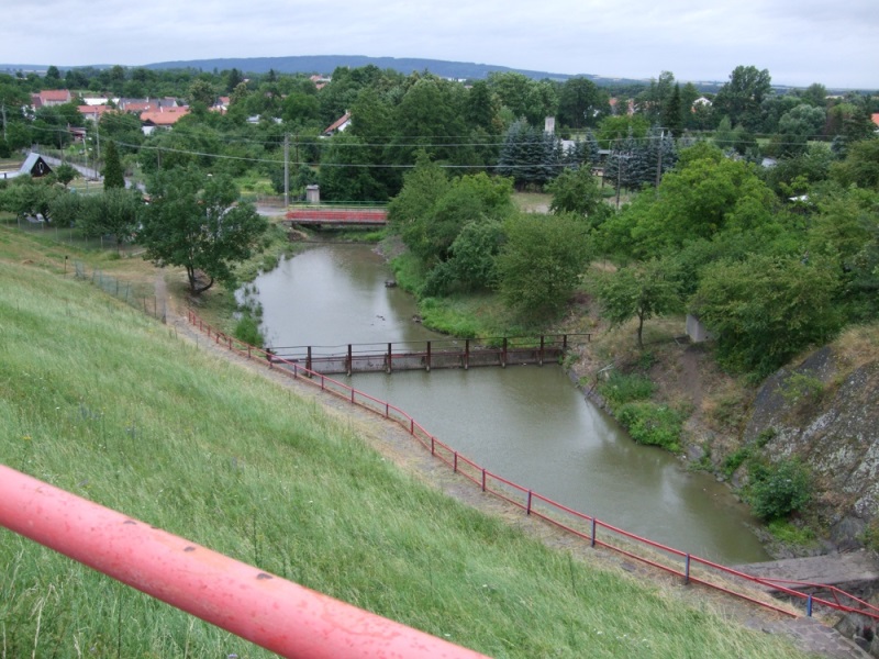 Výhled na výpusť z plumlovské přehrady