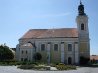 Kostel na náměstí v Čejkovicích
