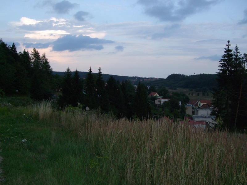 Fotky z vrcholku nad Hoštěnicemi a výhled na ně.