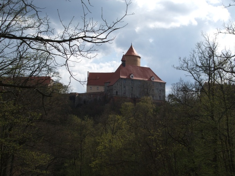 Pohled ze silnice na hrad Veveří