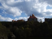 Pohled na hrad Veveří z mostu přes brněnskou přehradu