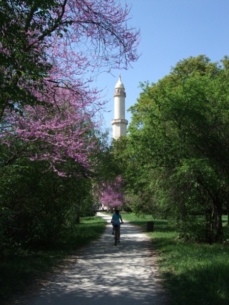 Minaret v Lednickém parku