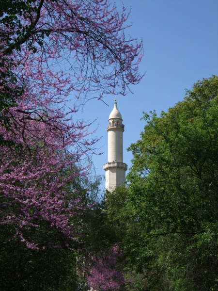 Minaret v Lednickém parku