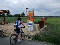 Nově postavený kus cyklostezky mezi Opatovicemi a Rajhradicemi - EU dotace...