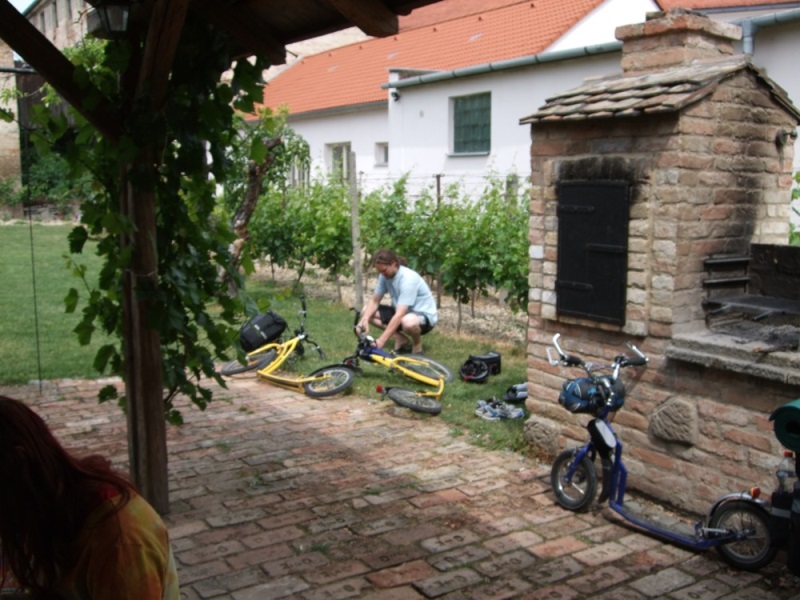 sesbírat věci, lidi, kolobky a vyřážíme